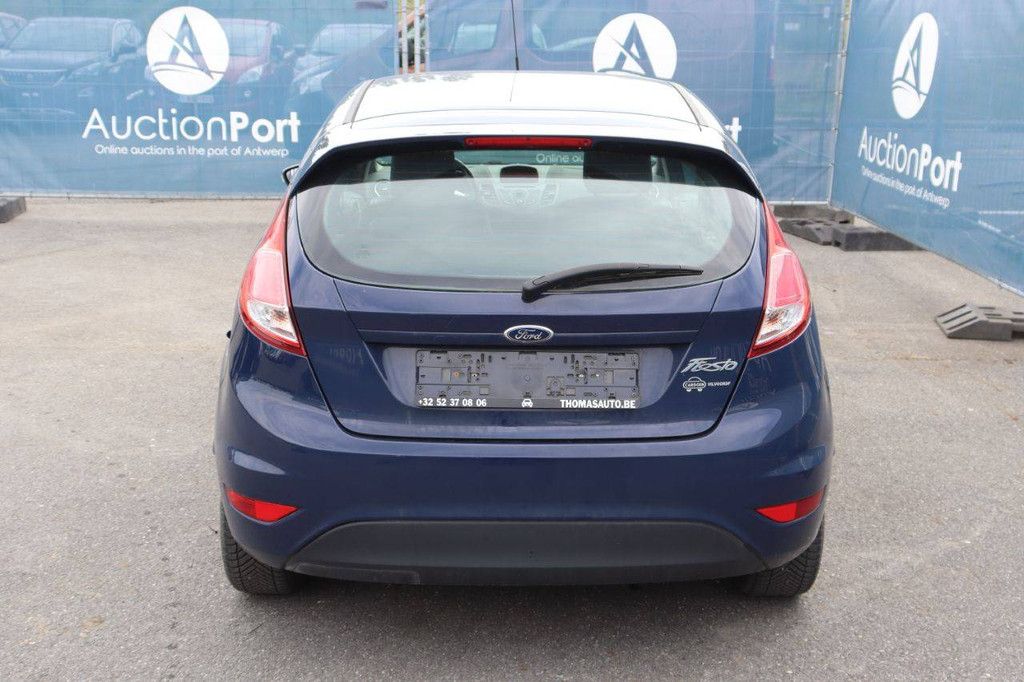 Passenger car Ford Fiesta Petrol 82hp 2015 (Margin)