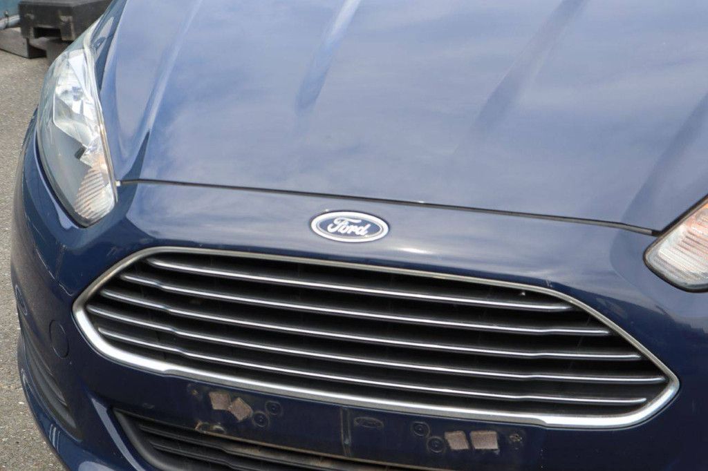 Passenger car Ford Fiesta Petrol 82hp 2015 (Margin)