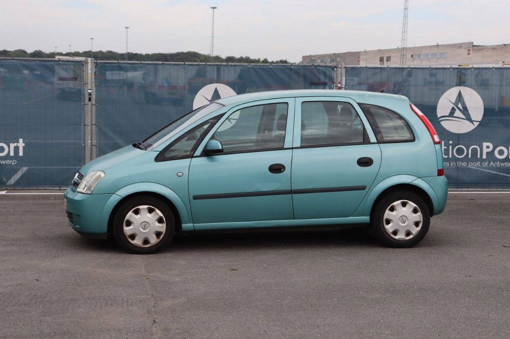 Passenger car Opel Movano Diesel 100hp 2004 (Margin)
