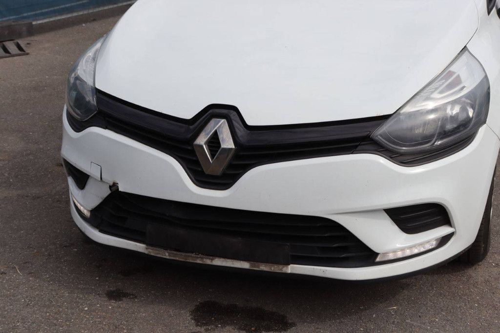Passenger car Renault Clio Petrol 77hp 2019 (Margin)