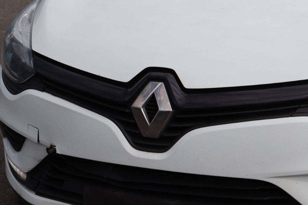 Passenger car Renault Clio Petrol 77hp 2019 (Margin)