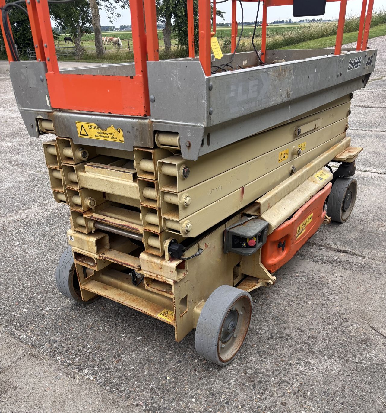 JLG 2646ES schaarhoogwerker - 10m werkhoogte - aluminium plateau