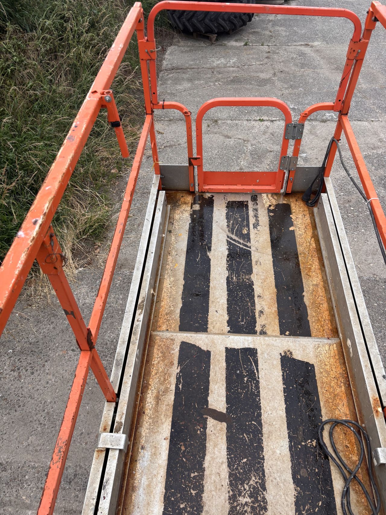 JLG 2646ES schaarhoogwerker - 10m werkhoogte - aluminium plateau