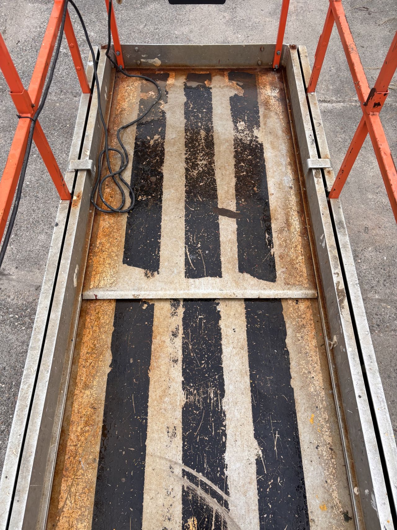 JLG 2646ES schaarhoogwerker - 10m werkhoogte - aluminium plateau