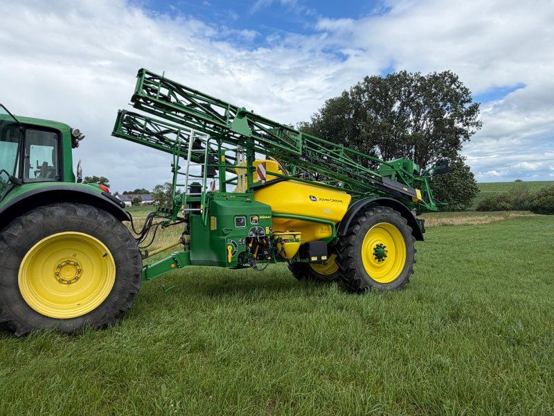 John Deere M944i