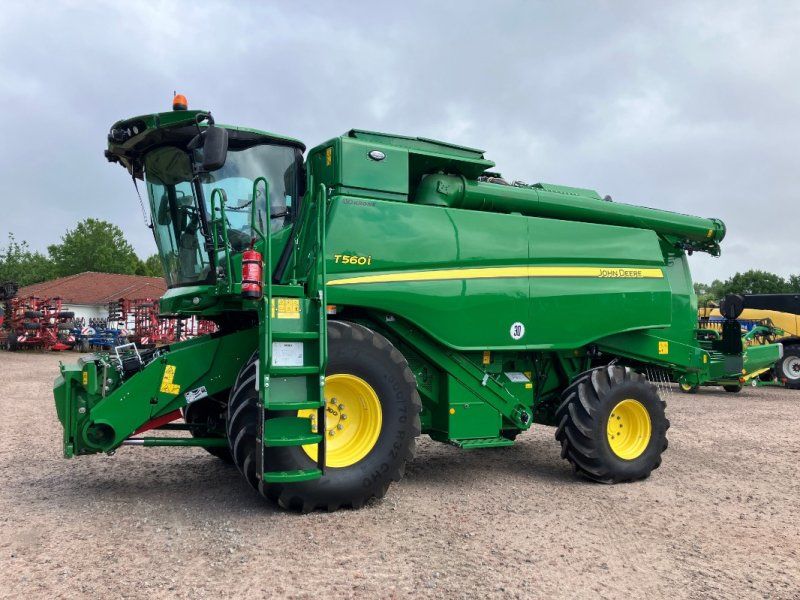 John Deere T560