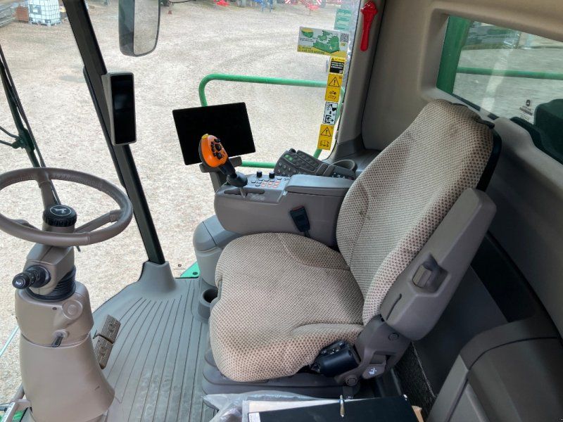 John Deere T560