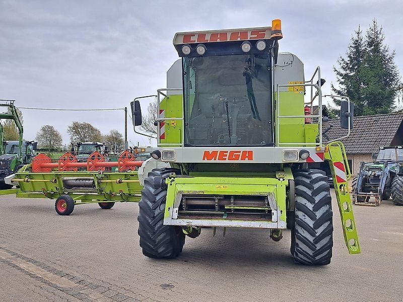 Claas DOMINATOR 218 MEGA