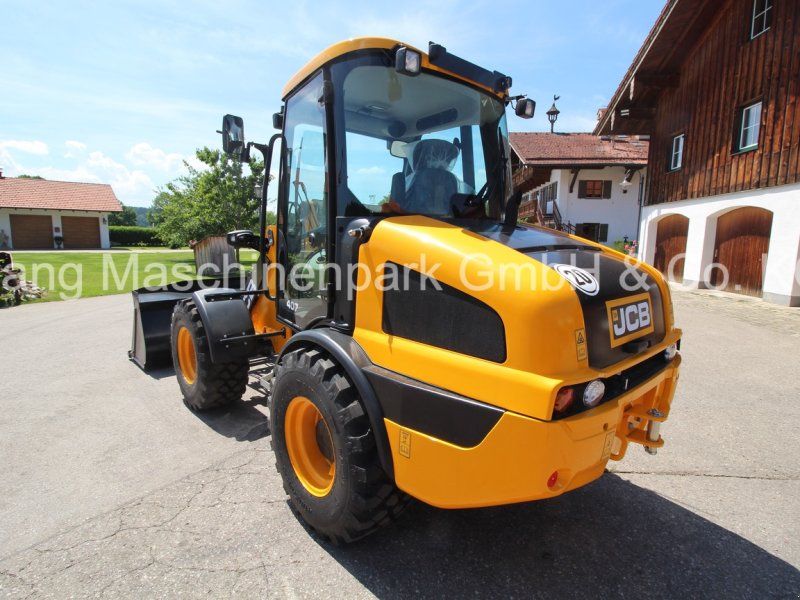 JCB 407