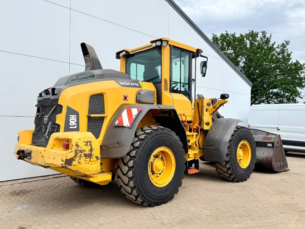 Volvo L90H - 3rd Function / Quick Coupler