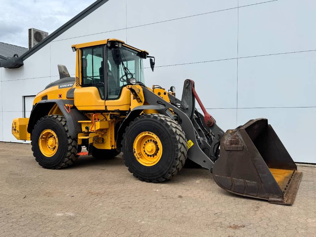 Volvo L90H - 3rd Function / Quick Coupler