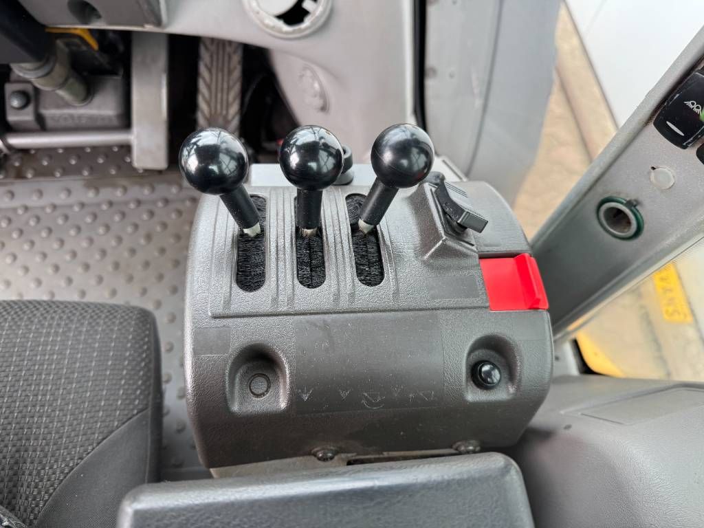 Volvo L90H - 3rd Function / Quick Coupler
