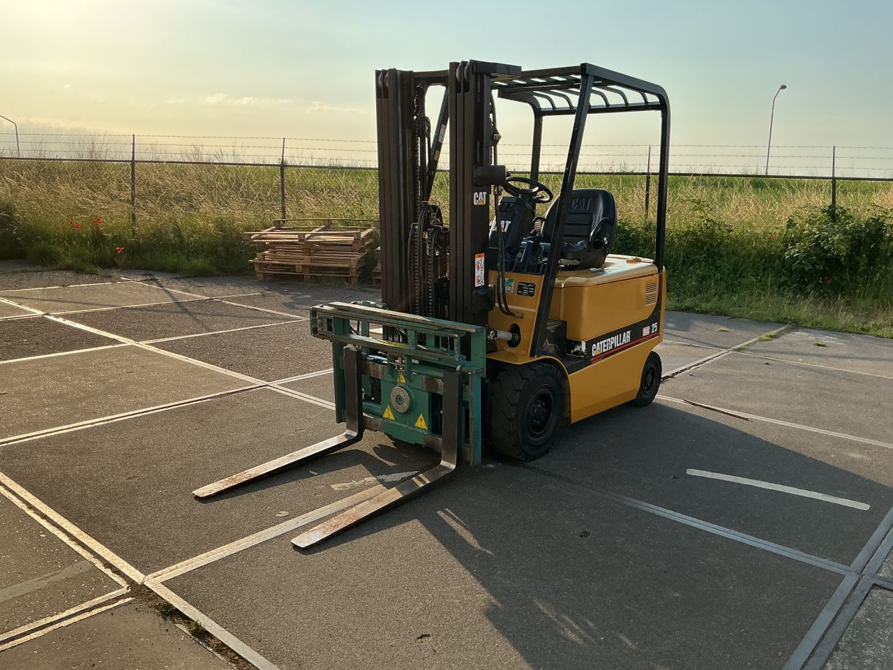 Heftruck Caterpillar EP25K-PAC Elektrisch