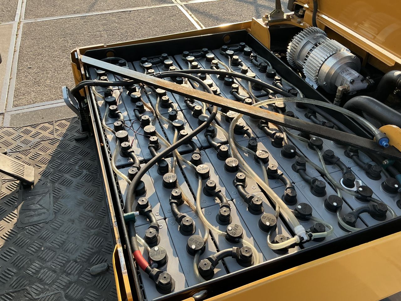 Heftruck Caterpillar EP25K-PAC Elektrisch