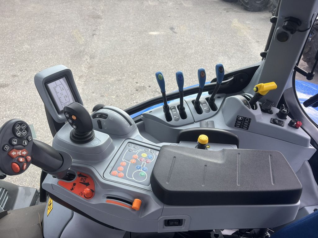 NEW HOLLAND T6.145DC STAGE V