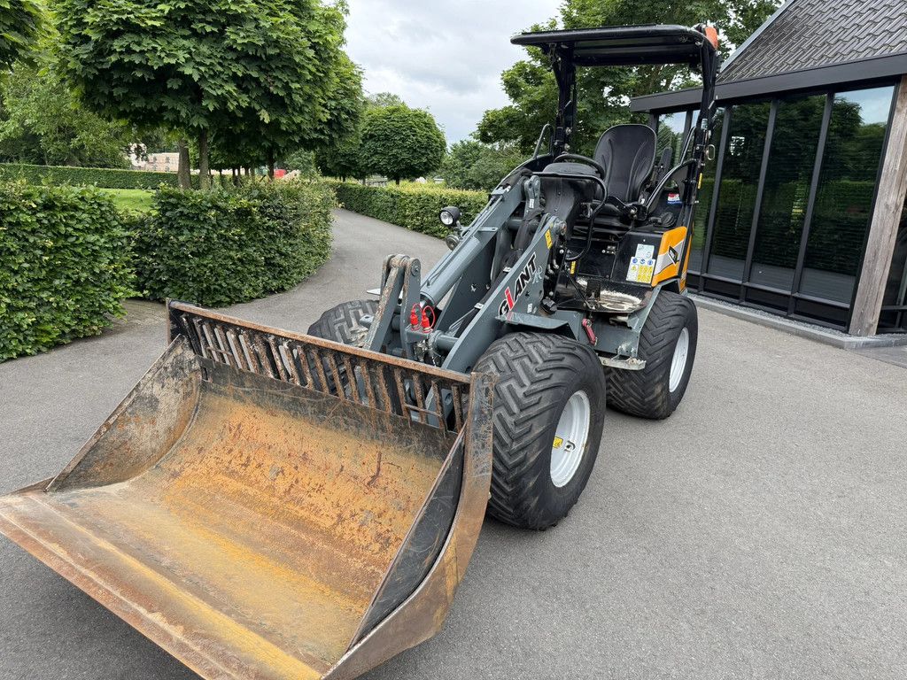 Giant G2500 X-tra HD