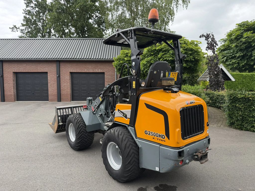 Giant G2500 X-tra HD