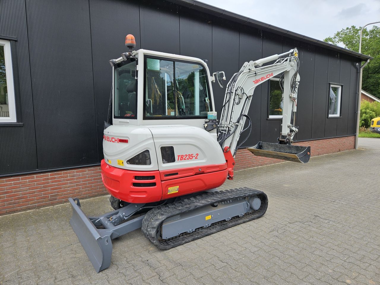 Takeuchi TB235-2 Stage V