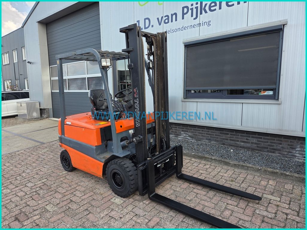 Toyota FBMF20 sideshift+4x hydraulic+extra hydraulic