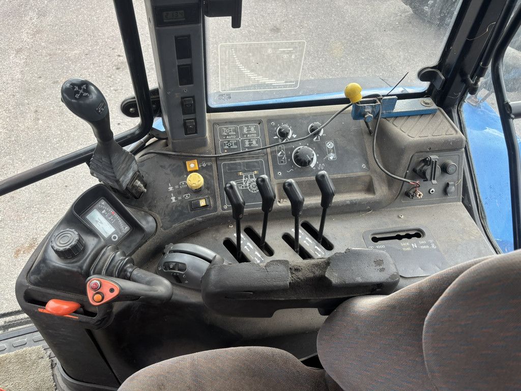 NEW HOLLAND TM165