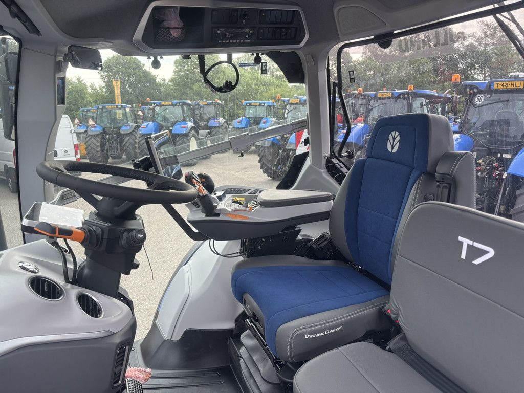 NEW HOLLAND T7.245 AC PLMi