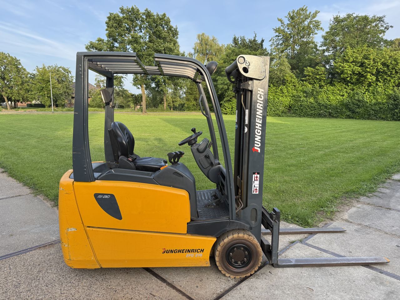 Jungheinrich 1600KG triplo 4.5m freelift Sideshift gekeurd