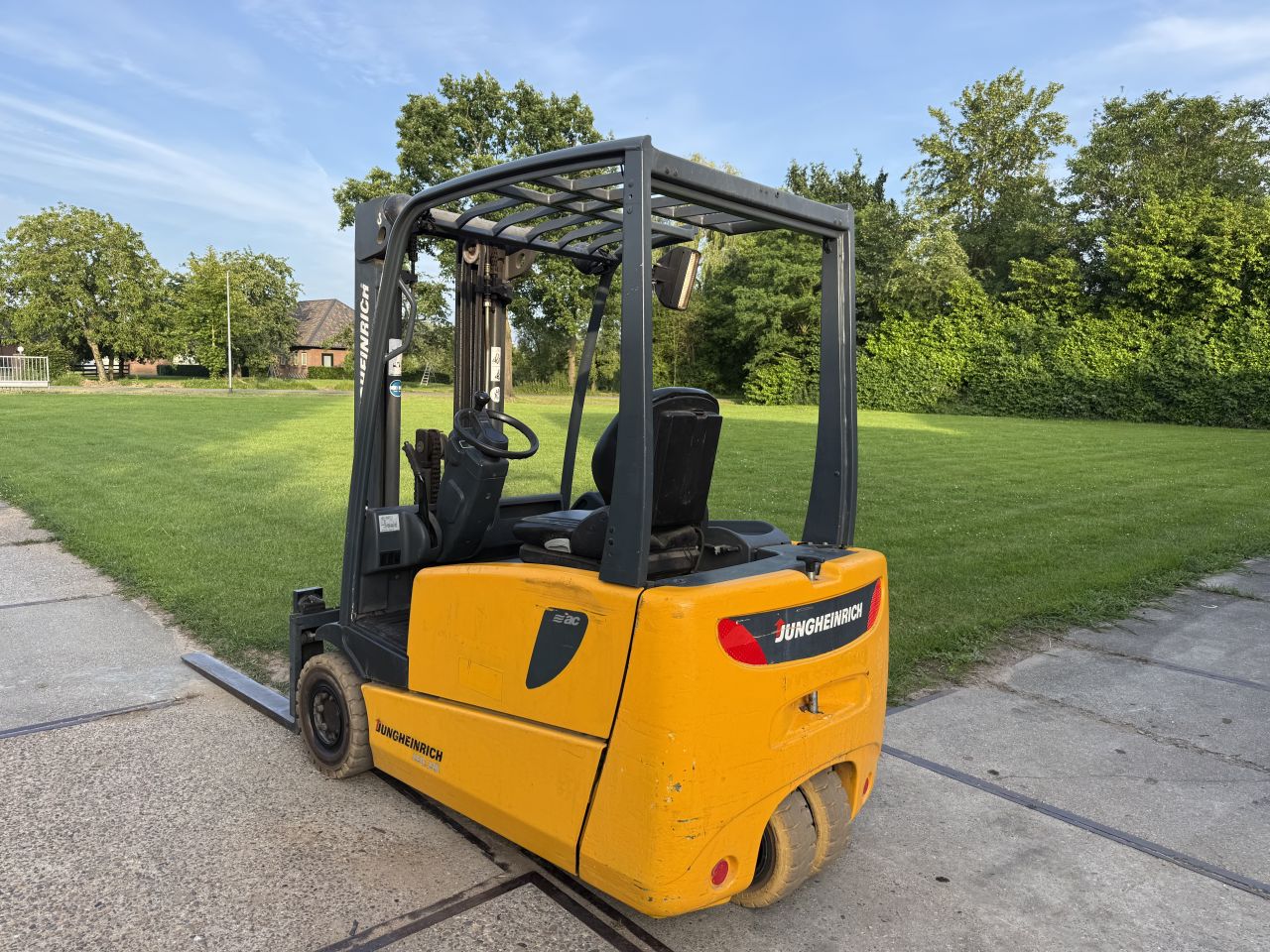 Jungheinrich 1600KG triplo 4.5m freelift Sideshift gekeurd