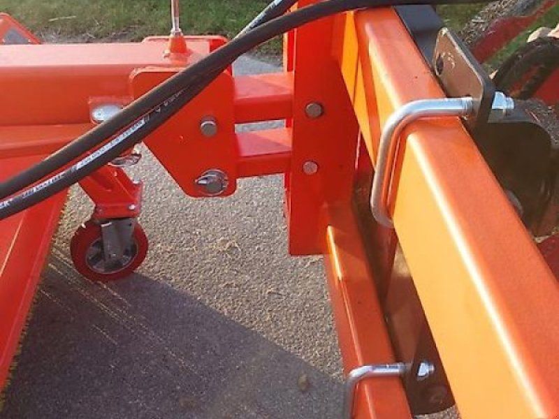 Kehrbesen mit Schmutzsammelwanne Kehrschel