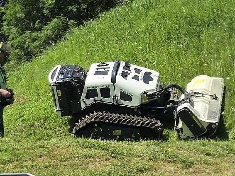 Hymach 50C ILE Funkraupe Mulchraupe Geräteträger Mähraupe Raupe