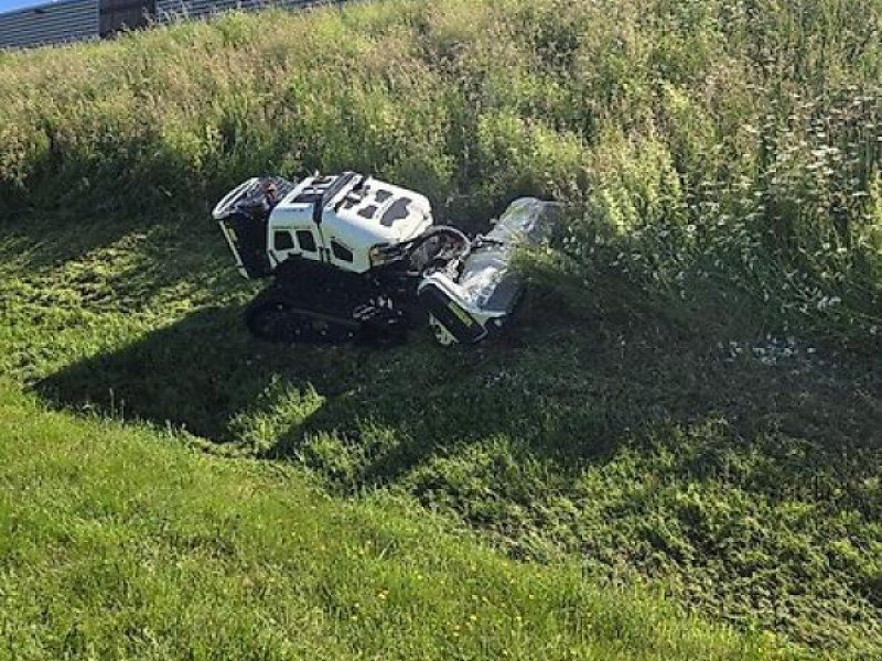 Hymach 50C ILE Funkraupe Mulchraupe Geräteträger Mähraupe Raupe