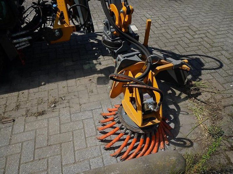 Unkrautbürste hydraulisch Fugenbürste Wildkrautbürste Besen