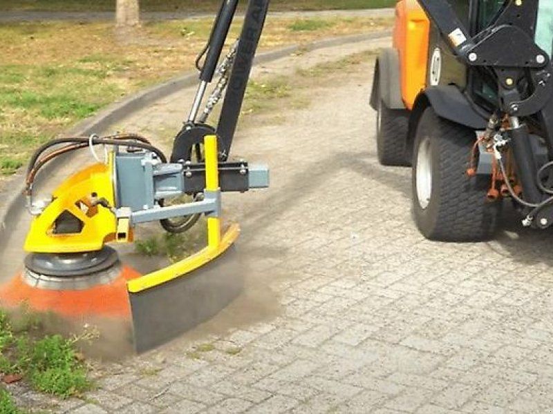 Unkrautbürste hydraulisch Fugenbürste Wildkrautbürste Besen