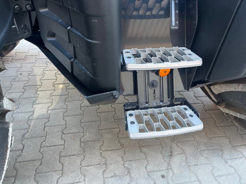Valtra N175 Forst mit Rüfa und FK