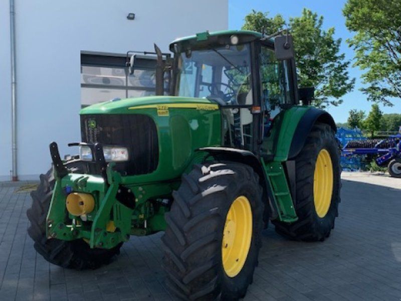 John Deere 6920
