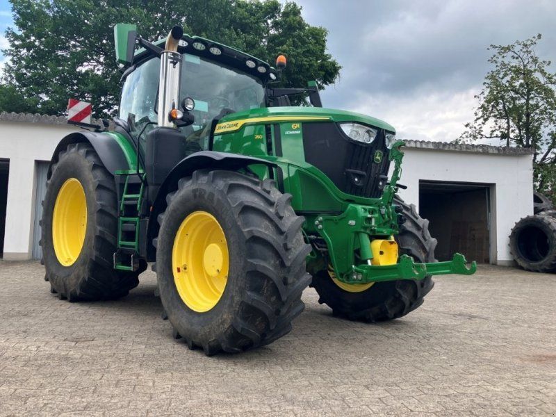 John Deere 6R 250