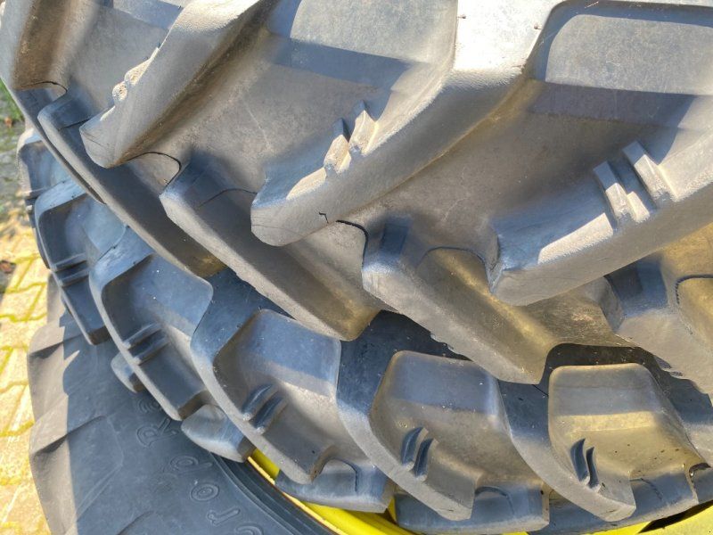 270/95R32