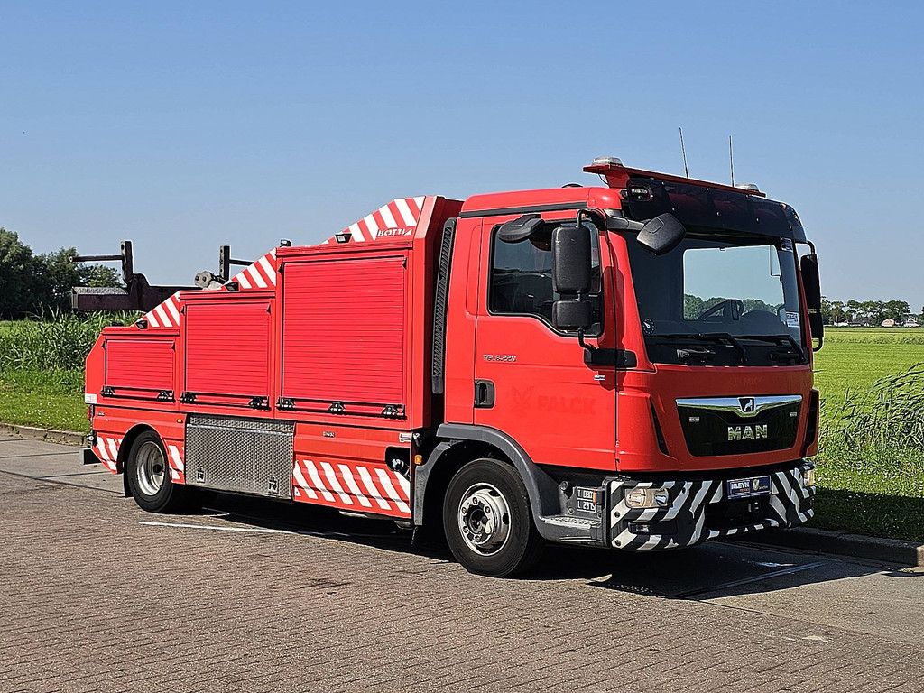 M.A.N. 8.220 TGL 8.8t bottie lift 8t