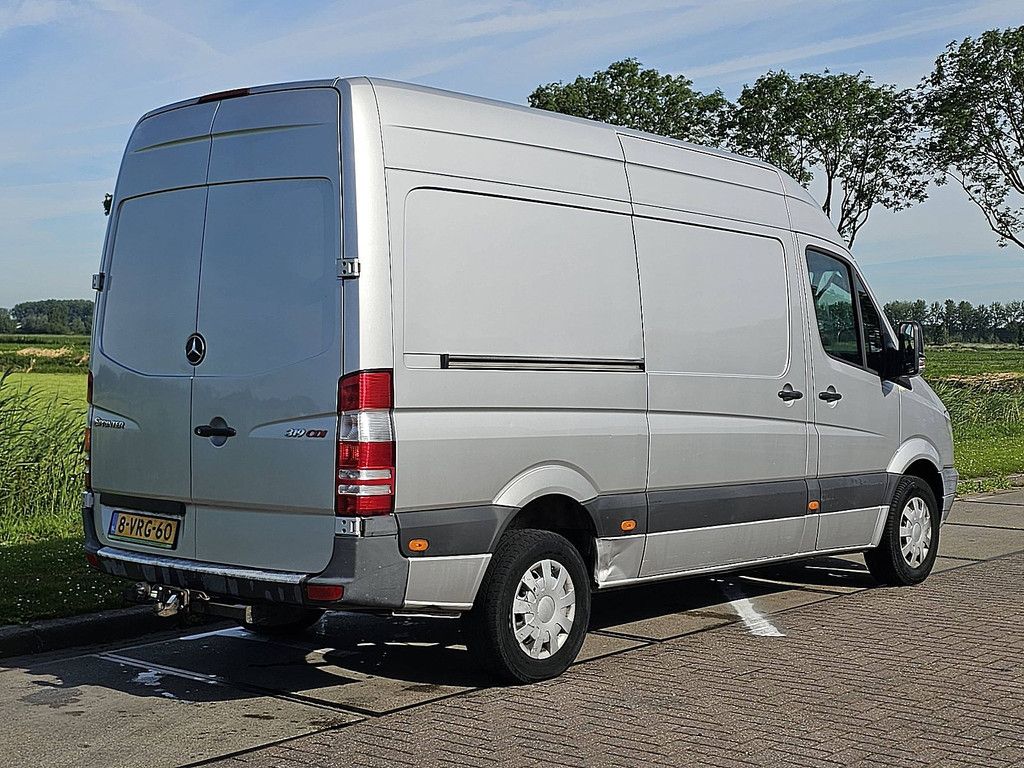 MERCEDES-BENZ SPRINTER 319 v6 3.0ltr ac aut
