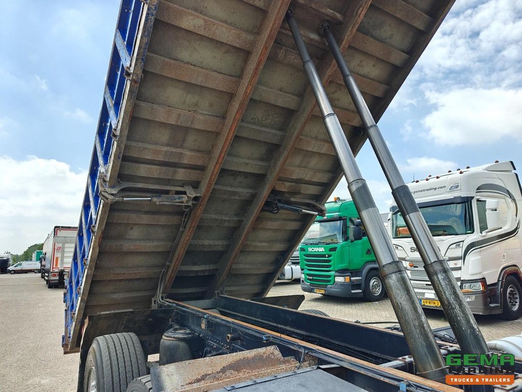 MAN TGA 26.320 6x2/4 Day Cab Euro5 - Tipper 5.6m + Hydraulic Side Boards + Hiab 166E-5 HIPRO Radio-Controlled 5th/6th Function - Towing Hook