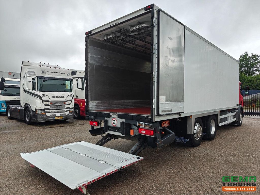 Scania P320 6x2/4 Tageskabine Euro6C – Lamberet 8,4 m Kühl-/Gefrierbox + Carrier Supra1250 – Fleischerhaken + Dhollandia 1500 kg