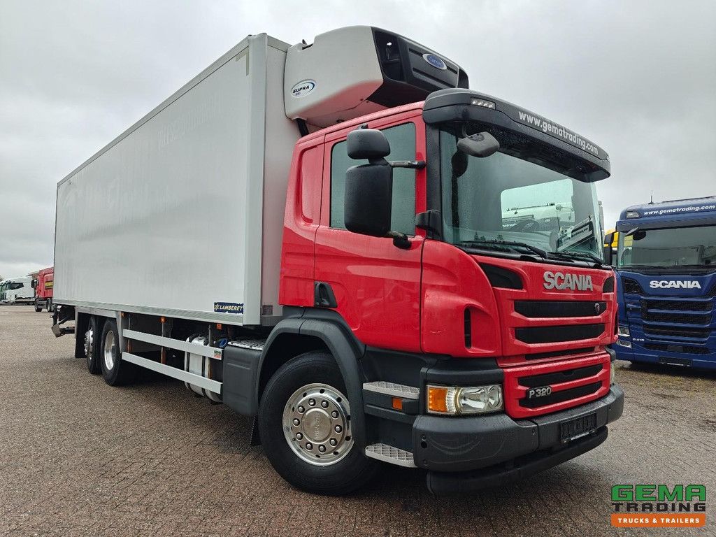 Scania P320 6x2/4 Tageskabine Euro6C – Lamberet 8,4 m Kühl-/Gefrierbox + Carrier Supra1250 – Fleischerhaken + Dhollandia 1500 kg