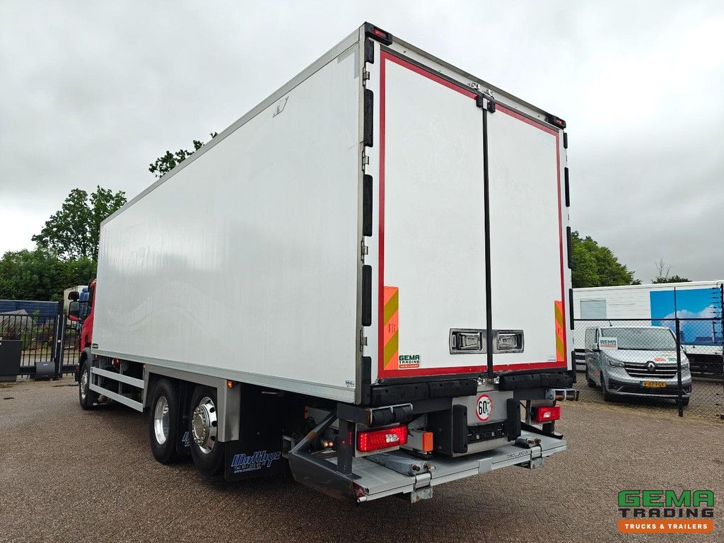 Scania P320 6x2/4 Tageskabine Euro6C – Lamberet 8,4 m Kühl-/Gefrierbox + Carrier Supra1250 – Fleischerhaken + Dhollandia 1500 kg