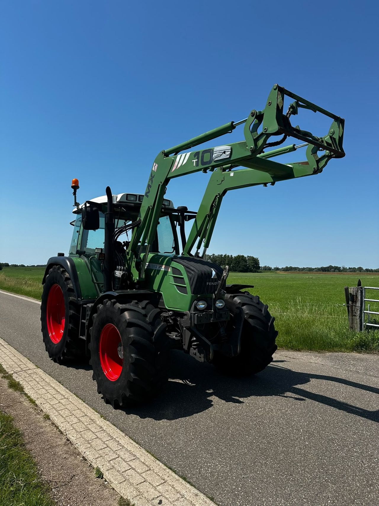 Fendt 312 Vario TMS met voorlader