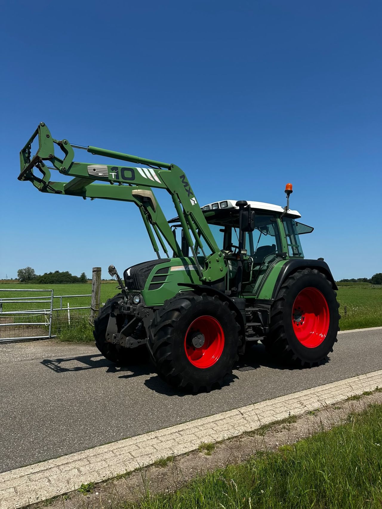Fendt 312 Vario TMS met voorlader
