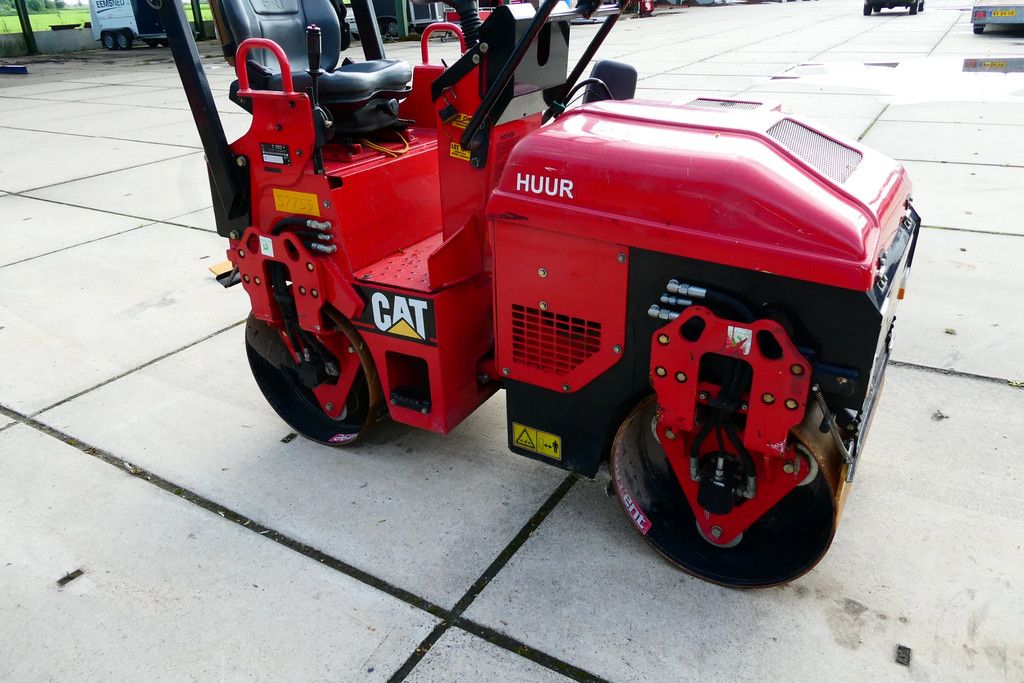 Caterpillar CB-114