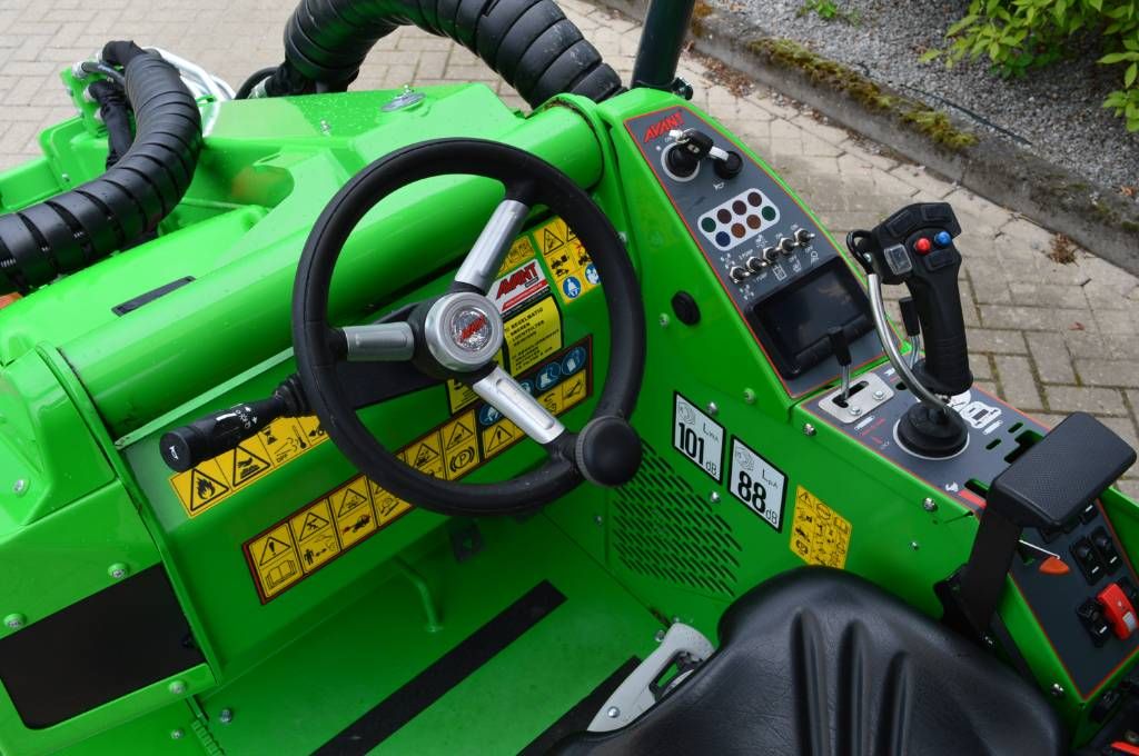 Avant 860i TDS Kniklader/Shovel