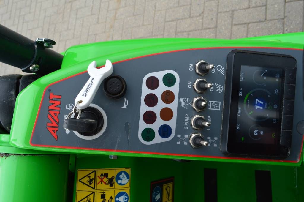 Avant 860i TDS Kniklader/Shovel