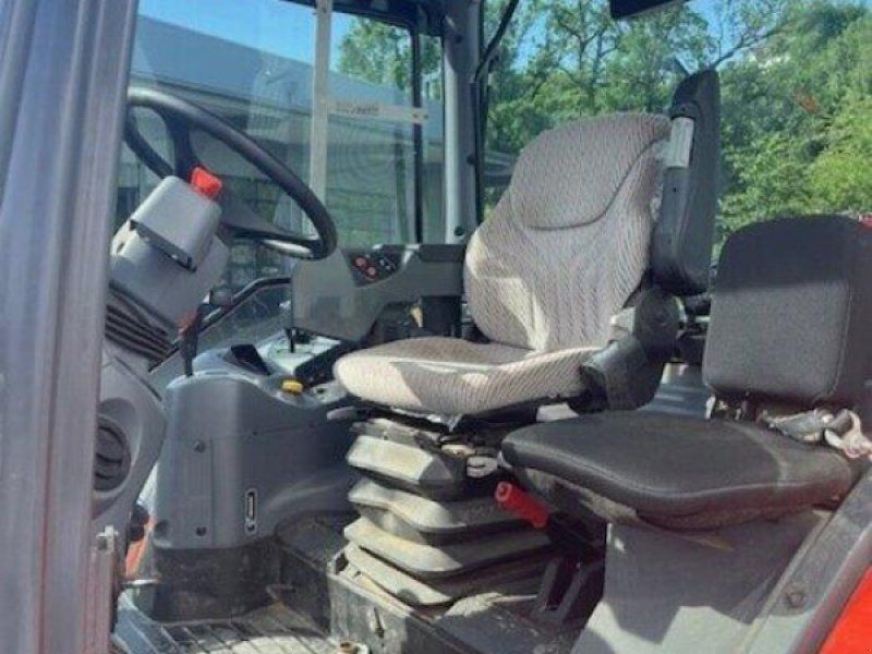Kubota M125GIV