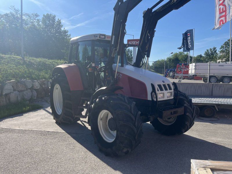 Steyr 9115 mit Hauer Frontlader