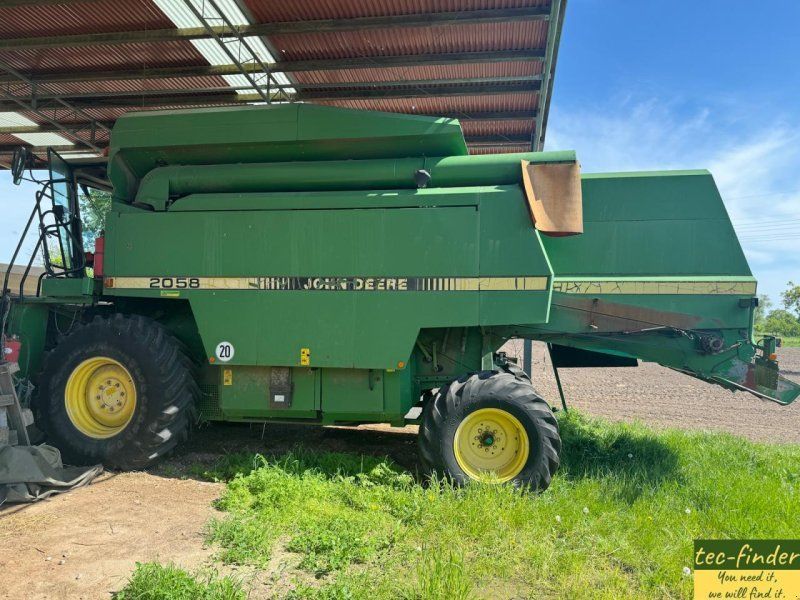 John Deere 2058